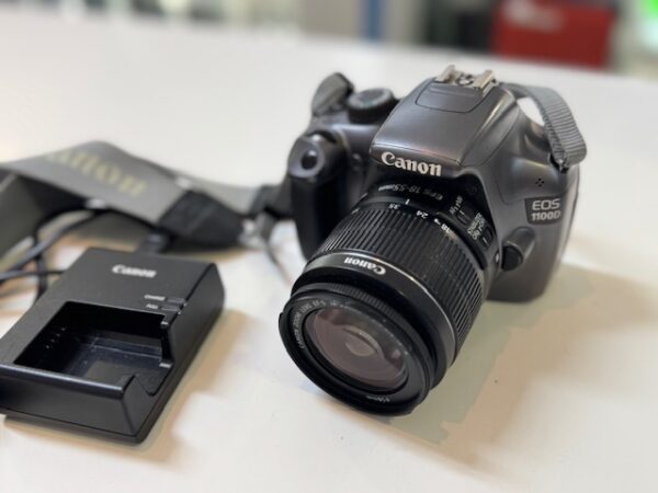 Canon Eos 1100D mit Kit 18-55mm IS II | Mit Ladegerät   | Zustand: Gut – Bild 2