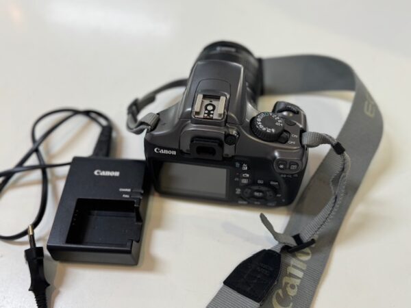 Canon Eos 1100D mit Kit 18-55mm IS II | Mit Ladegerät   | Zustand: Gut – Bild 4