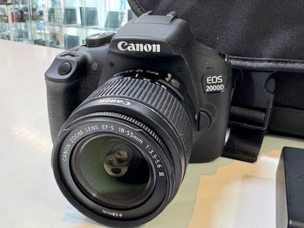 Canon EOS 2000D mit Objektiv EF-S 18-55mm 3.5-5.6 III | Mit Ladegerät  |  Originale Canon Tasche   | Zustand: Sehr Gut – Bild 3