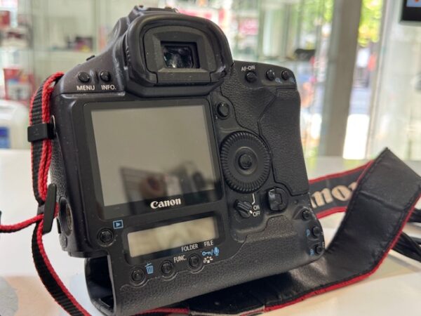 Canon Eos-1D Mark III mit Kit Tamron 70-300mm  | MIt Ladegerät   | Zustand: Gut – Bild 4