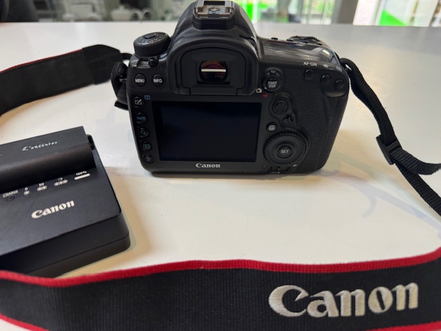 Canon EOS 5D Mark IV Gehäuse | Mit Ladegerät | 62000 Auslösungen | Zustand: Gut – Bild 3