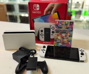 Nintendo Switch OLED mit Mario Kart 8 Deluxe | Mit Verpackung  |  Docking Station  |  Ladegerät   | Zustand: Sehr Gut | Farbe: weiss