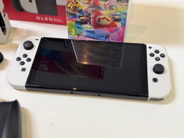 Nintendo Switch OLED mit Mario Kart 8 Deluxe | Mit Verpackung  |  Docking Station  |  Ladegerät   | Zustand: Sehr Gut | Farbe: weiss – Bild 2