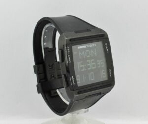 Momo Design Uhr GMT Digital MD178 Quartz Titanium | Mit Verpackung   | Zustand: Sehr Gut