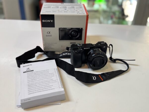 Sony Alpha A6000 Mit Kit 16-50mm | Mit Verpackung  |  mit Ladegerät  | Zustand: Gut – Bild 4