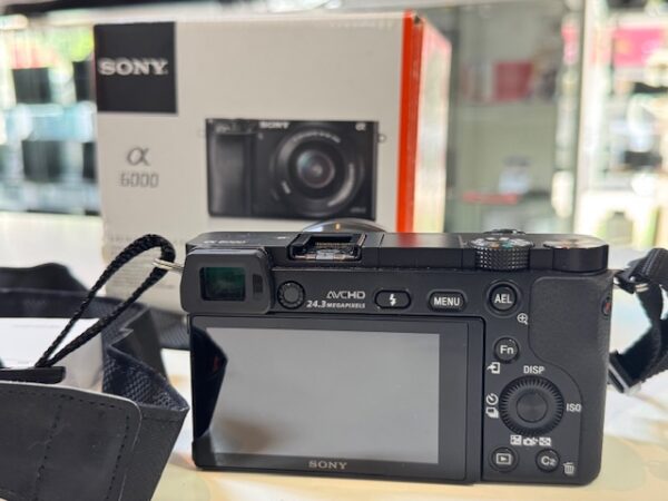 Sony Alpha A6000 Mit Kit 16-50mm | Mit Verpackung  |  mit Ladegerät  | Zustand: Gut – Bild 5