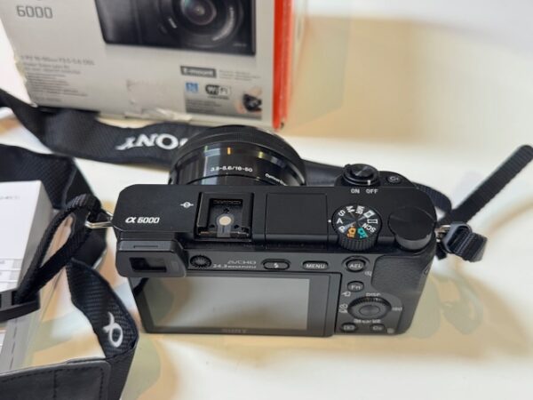 Sony Alpha A6000 Mit Kit 16-50mm | Mit Verpackung  |  mit Ladegerät  | Zustand: Gut – Bild 6
