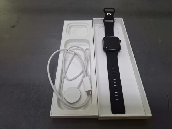 Apple Watch Series 9 (gps + Cellular) 45mm | Batterie 100% | GarantieGültig bis: 18 September 2025 | Hinten Sprung | Display hat Kratzer | Armbant dunkelschwartz | Zustand: In Ordnung – Bild 2