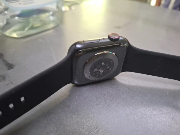 Apple Watch Series 9 (gps + Cellular) 45mm | Batterie 100% | GarantieGültig bis: 18 September 2025 | Hinten Sprung | Display hat Kratzer | Armbant dunkelschwartz | Zustand: In Ordnung – Bild 4