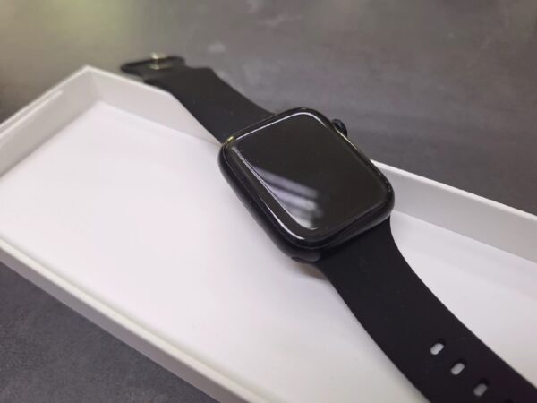 Apple Watch Series 9 (gps + Cellular) 45mm | Batterie 100% | GarantieGültig bis: 18 September 2025 | Hinten Sprung | Display hat Kratzer | Armbant dunkelschwartz | Zustand: In Ordnung – Bild 5