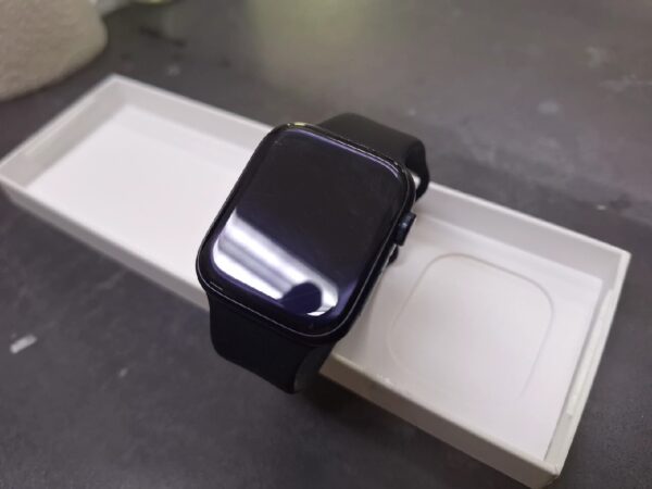 Apple Watch Series 9 (gps + Cellular) 45mm | Batterie 100% | GarantieGültig bis: 18 September 2025 | Hinten Sprung | Display hat Kratzer | Armbant dunkelschwartz | Zustand: In Ordnung – Bild 6