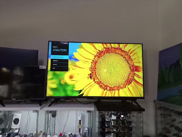 Samsung EU43AU7090C Smart TV | Crystal Ultra Hd109 cm (43 ) | mit Fernbedienung | Zustand: Sehr Gut – Bild 2