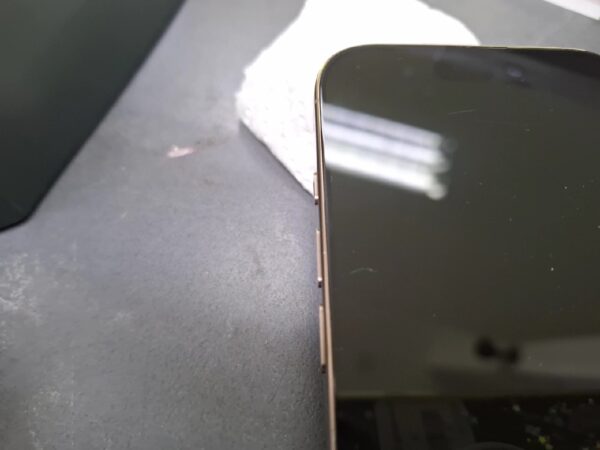 iPhone 16 Pro 256GB | Kratzer auf Display  Garantie Gültig bis: 4 Dezember 2025 | SimLock: Frei | Zustand: Gut | Farbe: Titan Wüstensand | Akku: 100% – Bild 4
