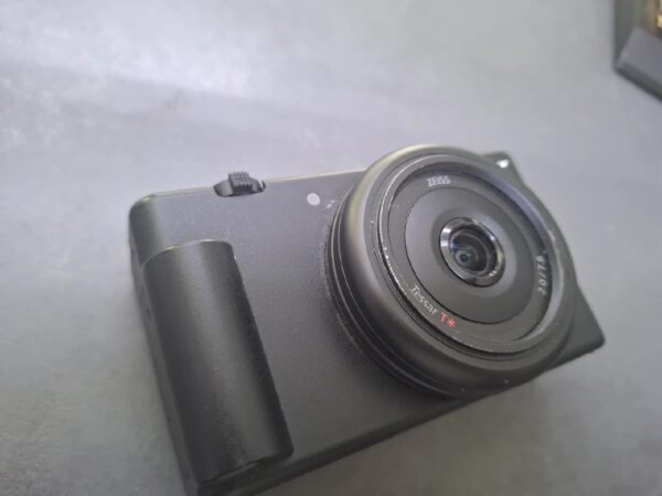 Sony ZV-1F Vlog-Kamera | Gebrauchsspuren vorhanden | Zustand: Gut – Bild 2