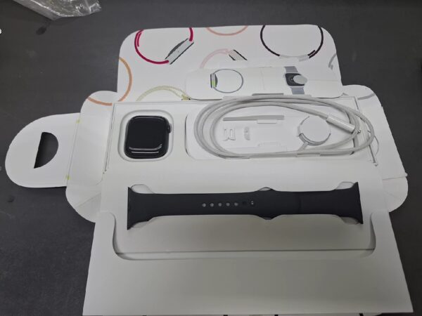 Apple Watch Series 9 (gps + Cellular) 45mm | mit Originalverpackung | Apple Garantie Gültig bis: 4 August 2025 | Akku 100%  | Display Hat Kratzer  | Zustand: Gut – Bild 2