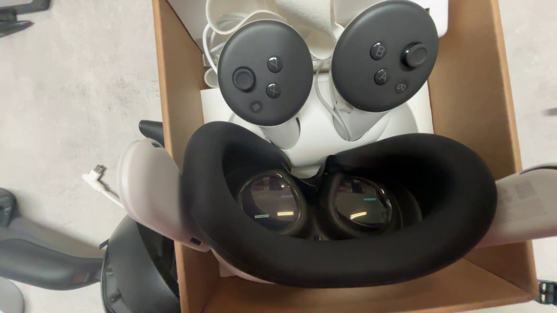 Meta Quest 3 128gb | mit extra Akku | mit Originalverpackung | Zustand:: Sehr Gut | Farbe: weiss – Bild 4