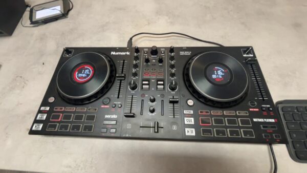 Numark Mixtrack Platinum Fx | Zustand: Gut