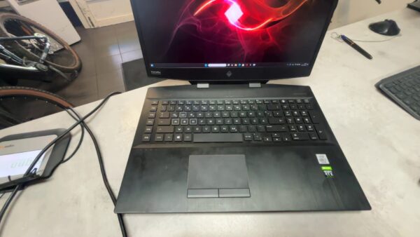 Hp Omen Laptop  Model:AX201NGW | I7-10750H | Rtx 2060 6G | 16GB RAM  | 512GB SSD  | Display wurde getaucht !  | Zustand: Gut – Bild 4