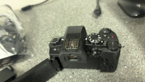 Panasonic Dmc-g81m | mit Objektiv Lumix G Vario 12-60mm 3.5-5.6 ASPH Power OIS | Mit 2xAKKU | Ladestation |  Mit Batteriegriff  | Kabelfernauslöser  | mit Originalverpackung | Zustand: Wie Neu – Bild 3