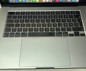 Macbook Air M2 2023 15,3 Zoll  | Macbook Air2. 16GB RAM | 1TB SSD | Akku 99%.zyklen 84.mit Originalverpackung mit org. Rechnung.Ladegerät.von 16.06.2023 | Zustand: Sehr Gut
