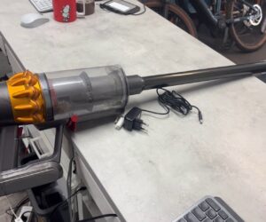 Dyson V15 Absolute Staubsauger | Ladegerät  | Zustand: Gut