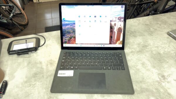 Microsoft Surface 1769  | Core I7-8650U | 16GB Ram | 512 GB SSD |  Windows 11 | Zustand: Gut