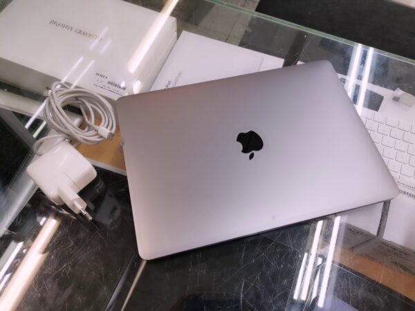 Macbook Pro Core intel i5 2020 | 16 GB ram 512 GB SSD 260 Ladezyklen | Zustand: Sehr Gut – Bild 3