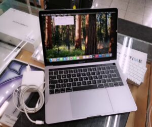 Apple Macbook Pro Intel Core I5  | 16 0 GB Ram 256 gb ssd 53 ladezyklen Mit Ladegerät  | Zustand: Sehr Gut