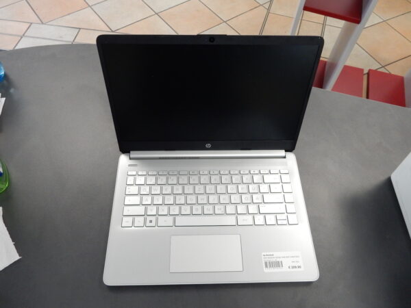 Hp Notebok | AMD RADEON 3020e |  4GB RAM |  64GB SSD |  Windows 11. Ladegerät  | Zustand: Sehr Gut