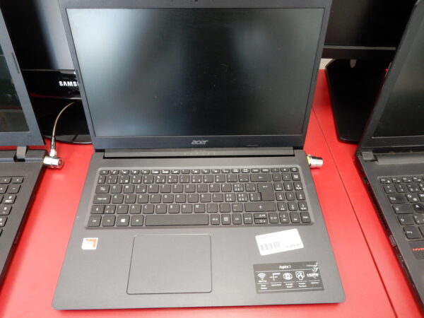 Acer Aspire3 | AMD A4-912e |  8GB RAM | 1TB HDD | Windows 10 | Zustand: Sehr Gut