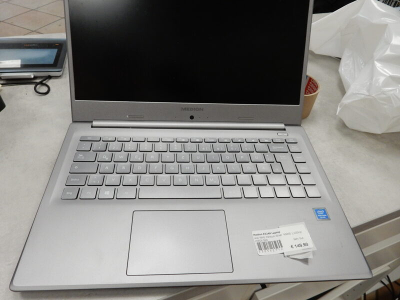 Medion E6248 Laptop | 4Gb RAM |  Pentium Silver  N5000 1 |10GHz |  256Gb SSD | Zustand: Sehr Gut