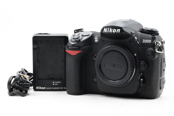 Nikon D200  | Ladegerät |  Auslösungen: 10630 | Zustand: Sehr Gut