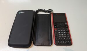 Texas Instruments Ti Nspire Cx Ii-t Cas Grafikrechner - Schwarz/rot | Mit Hülle | Zustand: Gut