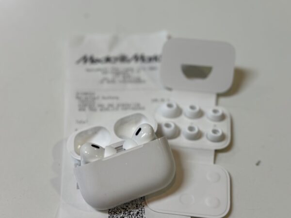 Apple AirPods Pro 2. Generation (USB-C) | Mit Rechnung von Mediamarkt  03.07.25  |  Ohne Verpackung  | Zustand: Wie Neu – Bild 4