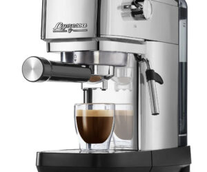 Tchibo Siebträger Espressomaschine Edelstahl | Versiegelt  |  (15 bar | 980ml Wassertank) | Pre-Infusion Technologie | mit 2-Tassen-Funktion und Milchschaumdüse | Zustand: Neu