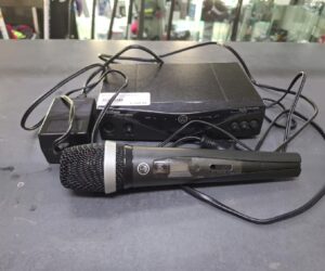 AKG SR 450 Stationary Receiver Wireless  | mit Microphone AKG HT 450 | D | eine Antenne fehlt | Zustand: Sehr Gut