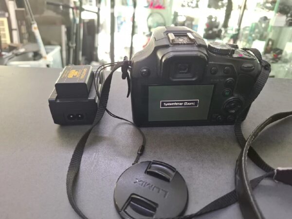 Panasonic Lumix DC-FZ82 schwarz | mit 2 Akkus+Ladegerät | Systemfehler(Zoom) | Zustand: In Ordnung – Bild 2