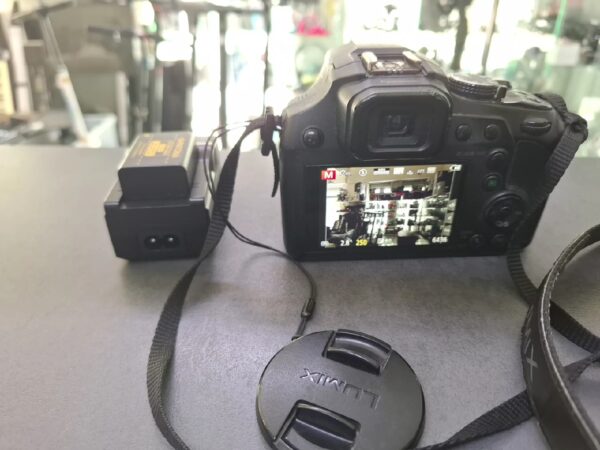Panasonic Lumix DC-FZ82 schwarz | mit 2 Akkus+Ladegerät | Systemfehler(Zoom) | Zustand: In Ordnung – Bild 3