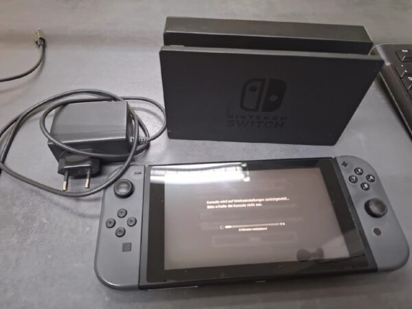 Nintendo Switch | mit Dockstation+Ladegerät | Zustand: Sehr Gut | Farbe: schwarz – Bild 3