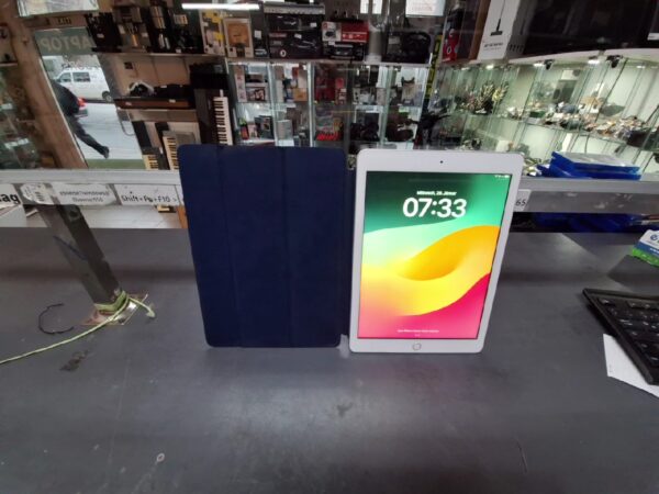 IPad 6 Generation 32Gb | Display hat ein Fleck | Zustand: Gut – Bild 2