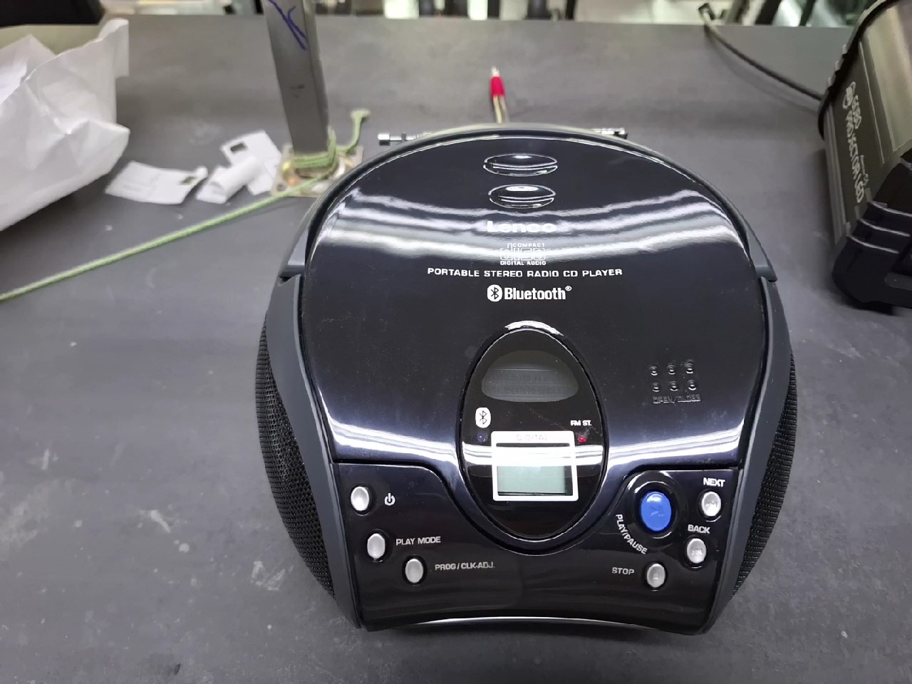 Lenco Scd-32bt | Tragbarer CD-Player mit UKW-Radio und Bluetooth | Zustand: Wie Neu – Bild 2