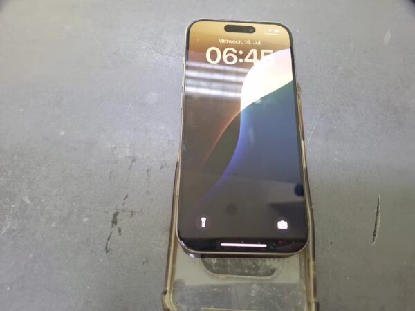 iPhone 15 Pro 128GB | hinten ist gebrochen akku 89% | Pixelfehler rot | SimLock: Frei | Zustand: In Ordnung | Farbe: grau | Akku: 89% – Bild 3