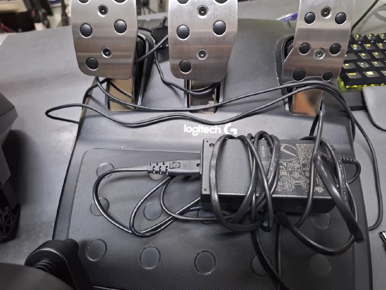 Logitech G920 Driving Force | Lenkrad + Pedale+Shifter PC PS Xbox | mit Ladegerät | Zustand: Sehr Gut | Farbe: schwarz – Bild 5