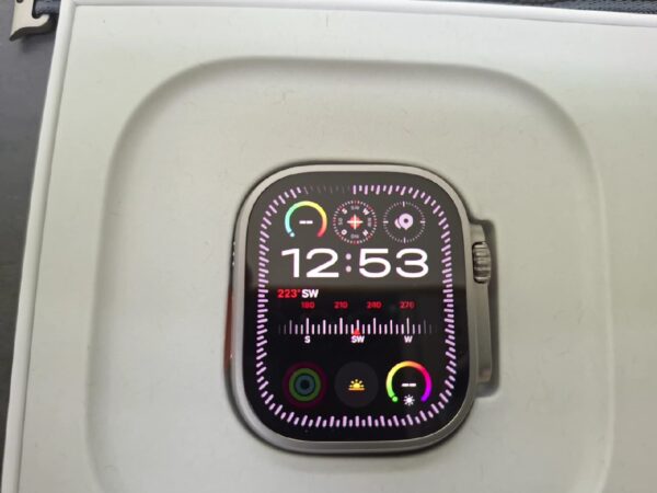 Apple Watch Ultra 2 49mm mit Trail Loop S/M blau/schwarz | mit Originalverpackung | Akku 100% | Extra Armband und Displayschutz als Geschenk | Zustand: Sehr Gut – Bild 3