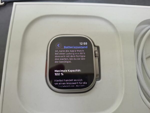Apple Watch Ultra 2 49mm mit Trail Loop S/M blau/schwarz | mit Originalverpackung | Akku 100% | Extra Armband und Displayschutz als Geschenk | Zustand: Sehr Gut – Bild 4