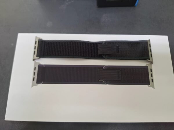 Apple Watch Ultra 2 49mm mit Trail Loop S/M blau/schwarz | mit Originalverpackung | Akku 100% | Extra Armband und Displayschutz als Geschenk | Zustand: Sehr Gut – Bild 5