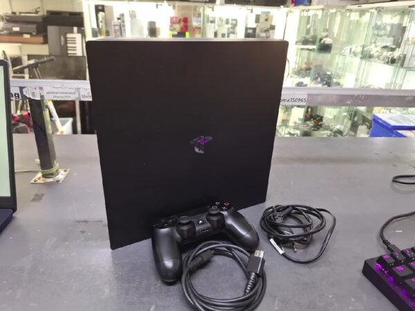 Sony PS4 PRO 1TB | Zustand: Sehr Gut | Farbe: schwarz – Bild 2