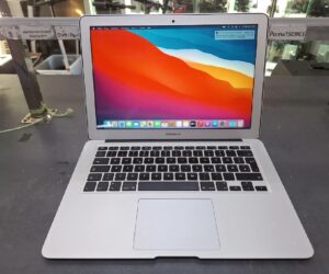 Macbook Air (13 Zoll, Mitte 2013), i5,  DE | 8gb | 500Gb | zyklen 376 | mit Ladegerät | Zustand: Sehr Gut