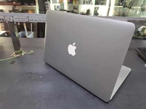 Macbook Air (13 Zoll, Mitte 2013), i5,  DE | 8gb | 500Gb | zyklen 376 | mit Ladegerät | Zustand: Sehr Gut – Bild 3