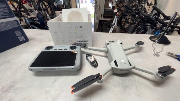 Dji Mini 3 Pro (DJI RC) | mit Originalverpackung | untere sensoren funktionierten nicht.
 | Zustand: In Ordnung – Bild 5